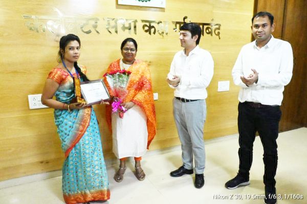 दूरस्थ क्षेत्रों में बैंकिंग सेवाएं पहुंचाने के बेहतर कार्यों के लिए कलेक्टर ने दी शुभकामनाएं 
