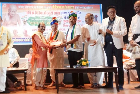 पं. ब्रह्मदत्त शर्मा सम्मानित