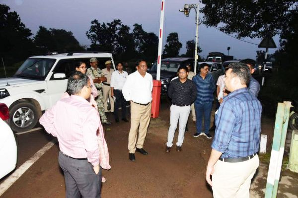 पुलिस-आबकारी की टीम ने किया 12 सौ लीटर शराब और पौने 15 लाख जब्त
