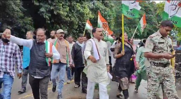 मोदी सरकार यात्री रेल और रेल सुविधाओं को बंद करने का षडय़ंत्र कर रही- झुमुक लाल 