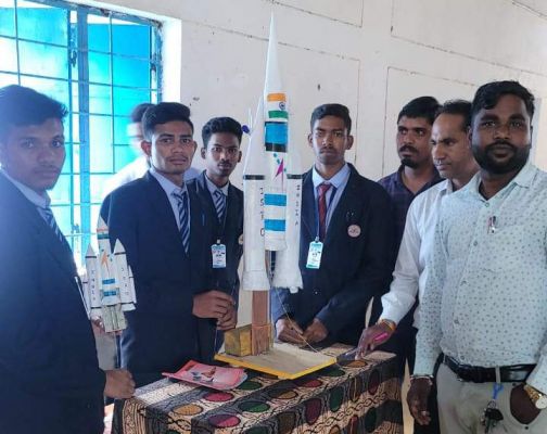 विज्ञान प्रदर्शनी, कबाड़ से जुगाड़ व क्विज़ स्पर्धा में बच्चों ने बढ़-चढक़र लिया हिस्सा