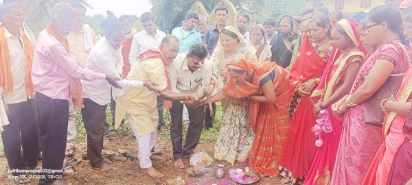 विधायक छन्नी ने किया कलामंच का भूमिपूजन