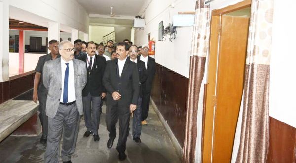 चीफ जस्टिस रमेश सिन्हा ने किया  जिला न्यायालय का निरीक्षण
