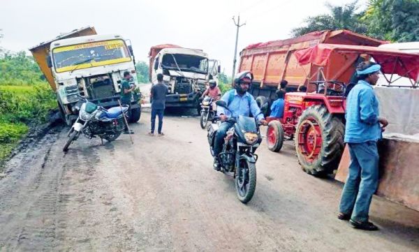 भारी वाहनों के आवागमन से बढ़ी  परेशानी, ग्रामीणों में आक्रोश 