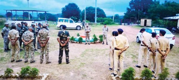 एसपी व एएसपी ने झारखण्ड सीमा का किया निरीक्षण