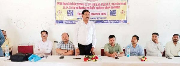 दिव्यांग छात्राओं को शिक्षा की मुख्य धारा से जोडक़र सर्वांगीण विकास करने चर्चा