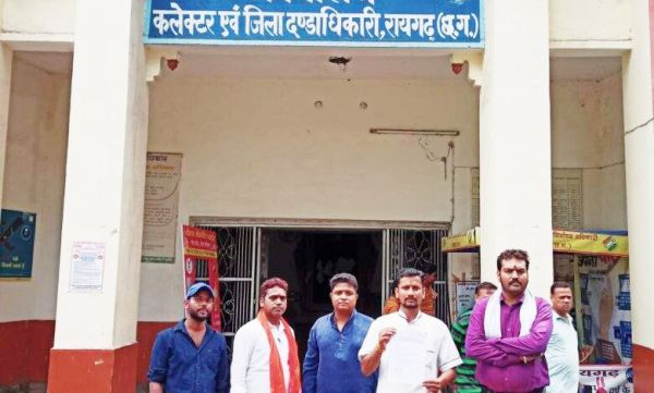 पीओपी मूर्तियां, धार्मिक गानों व पूजन सामग्री में हिंदू देवी देवताओं के चित्र पर प्रतिबंध की मांग