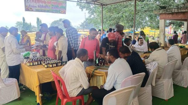 आयुष मेला में सैकड़ों हुए लाभान्वित, काढ़ा वितरण