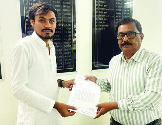 जर्जर सडक़, एनएसयूआई प्रदेश सचिव ने एनएच के ईई को दिया ज्ञापन