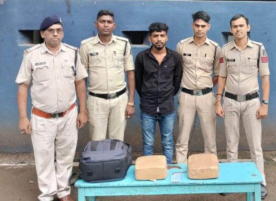 लग्जरी बस में सवार होकर गांजा तस्करी करने वाला युवक पकड़ाया