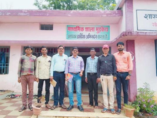 टीम भावना के साथ अकादमिक मॉनिटरिंग