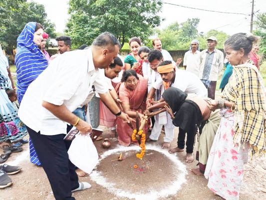 महापौर ने निर्माण कार्यों का किया भूमिपूजन