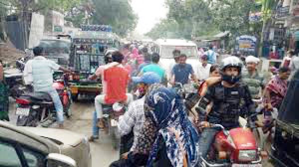 20 महीने में बननी थी सडक़, 3 साल बाद भी अधूरी, रोज लग रहा जाम