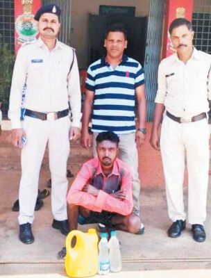 गुड़ से निर्मित कच्ची शराब जब्त