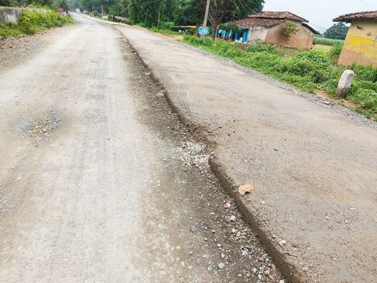 प्रतापपुर-राजपुर की 27 किमी सडक़ निर्माण में भारी अनियमितता होने का आरोप