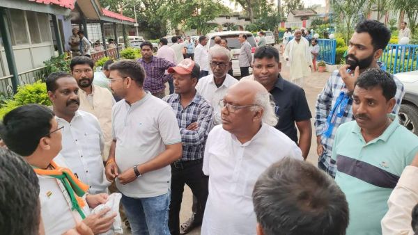 ऑल इंडिया कांग्रेस कमेटी के राष्ट्रीय सचिव ने कार्यकर्ताओं से की मुलाकात 