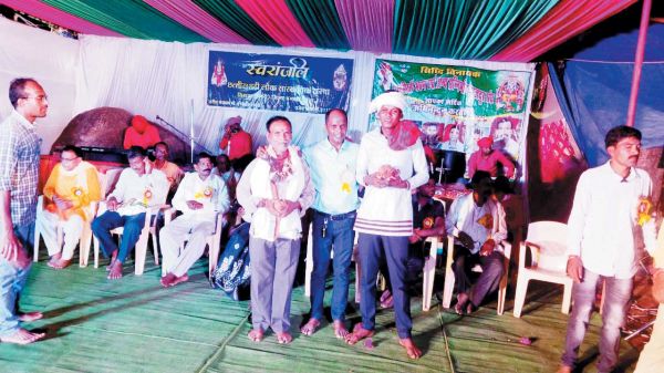 अजजा मोर्चा ने श्रमवीरों का किया सम्मान