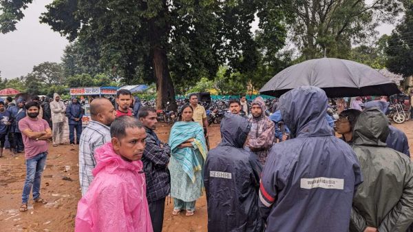 हक को मांगने के लिए दर-दर भटकने को मजबूर हैं लोग-लता