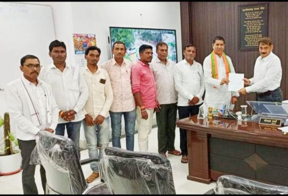 किसानों की समस्या को पूर्व विधायक जंघेल ने कलेक्टर के समक्ष रखा