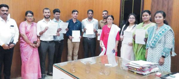 कलेक्टर ने चयनितों को दी नियुक्ति आदेश