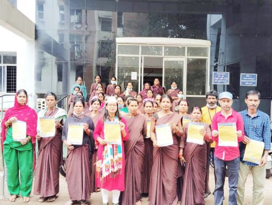 चिकित्सा महाविद्यालय और अस्पताल के ठेका कर्मियों का तरुणा को समर्थन