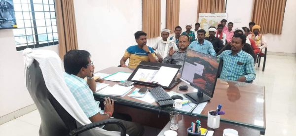 मजदूरी नहीं, मजदूर पहुंचे जनपद पंचायत, सौंपा ज्ञापन