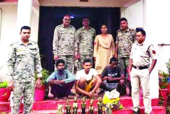शबरी एम्पोरियम में चोरी, 3 आरोपी गिरफ्तार