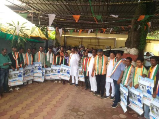 कांग्रेस से प्रभावित होकर दर्जनों युवाओं ने थामा हाथ