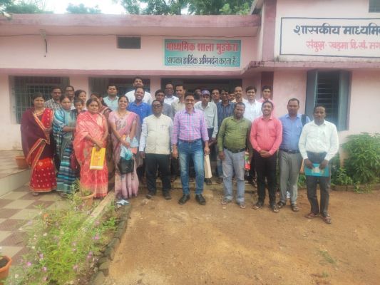 शैक्षिक गुणवत्ता बढ़ाने 17 स्कूलों में एक साथ स्मार्ट क्लास बनाने लिया संकल्प