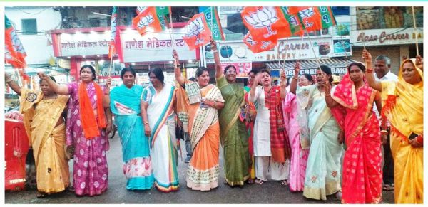 भाजपा महिला मोर्चा  ने मनाया जश्न