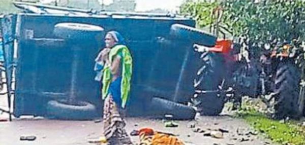 मजदूरों से भरी ट्रैक्टर-ट्रॉली को मालवाहक ने पीछे से मारी ठोकर, 2 महिलाओं की मौत