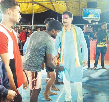 नपं अध्यक्ष ने कबड्डी खिलाडिय़ों से किया परिचय