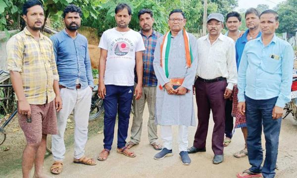 शक्कर कारखाना के अध्यक्ष लोगों से हुए रूबरू, सुनी समस्याएं