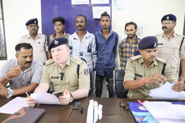 पुरानी रंजिश, युवक  की हत्या,नाबालिग समेत 5 गिरफ्तार