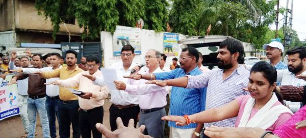 कारखाना में कार्यरत श्रमिकों ने मतदान करने की ली शपथ