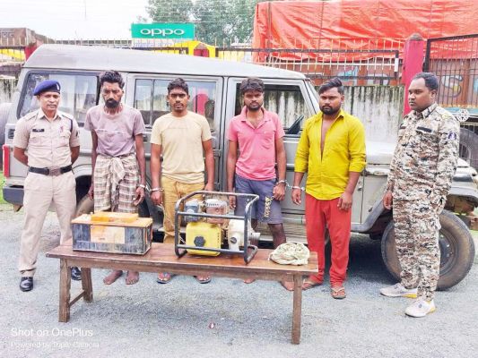 सेंट्रिंग प्लेट चुराते 4 गिरफ्तार