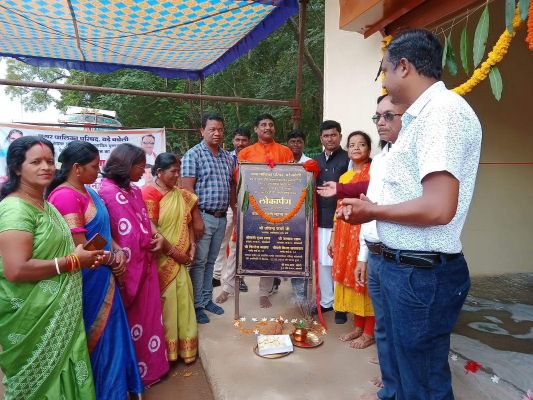 सडक़ चौड़ीकरण से प्रभावितों  के लिए दुकानों का पालिकाध्यक्ष  ने किया लोकार्पण