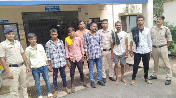 आधा दर्जन आदतन बदमाश पर कार्रवाई