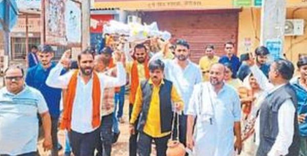 पीएससी घोटाले के विरोध में भाजयुमो ने पुतला फूंका 