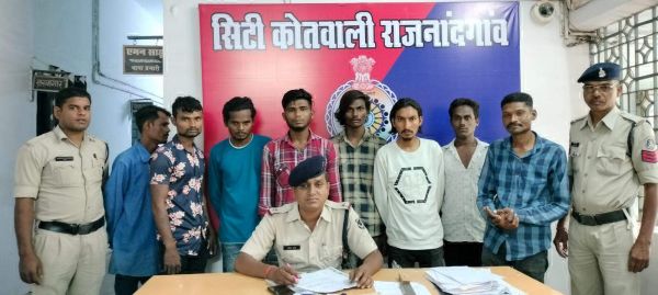 गंज चौक में चाकू लहराने वाले दो आरोपी पकड़ाए