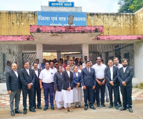 जिला न्यायाधीश ने न्यायालय परिसर में प्राथमिक चिकित्सा क्लीनिक का किया शुभारंभ 