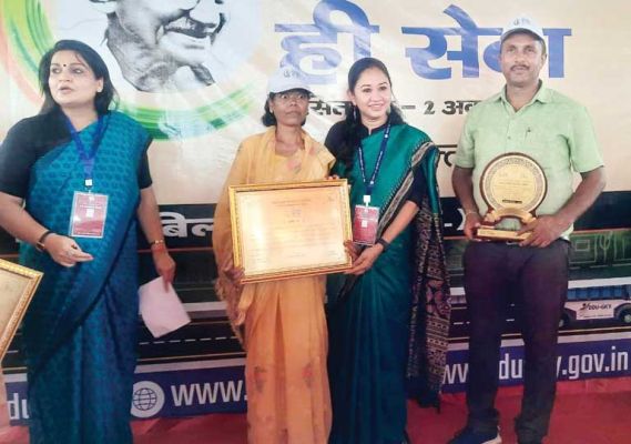 स्वच्छता में उत्कृष्ट कार्य के लिए शंकरगढ़ पंचायत सम्मानित