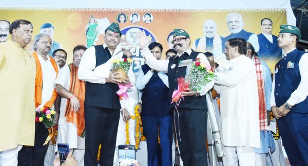 परिवर्तन यात्रा में रिटायर्ड सेना के जवान हुए भाजपा में शामिल