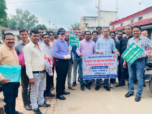 गांवों में नेत्र चिकित्सक कर रहे आंखों का नि:शुल्क इलाज