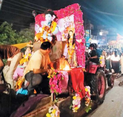 नदी-घाटों में गणपति प्रतिमाएं विसर्जित