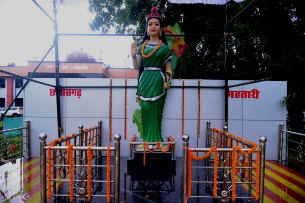 सीएम ने छत्तीसगढ़ महतारी की प्रतिमा का किया लोकार्पण