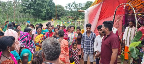 जनपद सदस्य ने ग्रामीणों से की मुलाकात