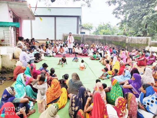 वनांचल क्षेत्र साल्हेवारा पहुँच विक्रांत ने मांगा समर्थन