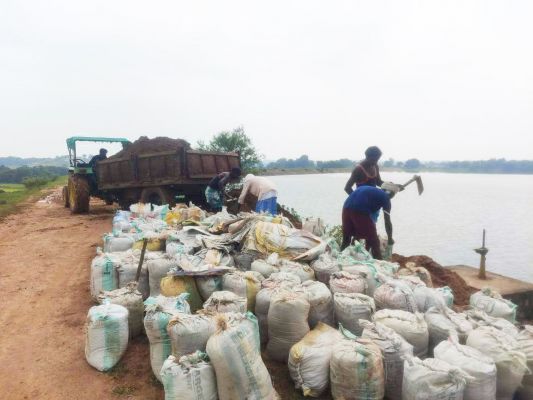 तमता बांध क्षतिग्रस्त,  सुधार कार्य शुरू