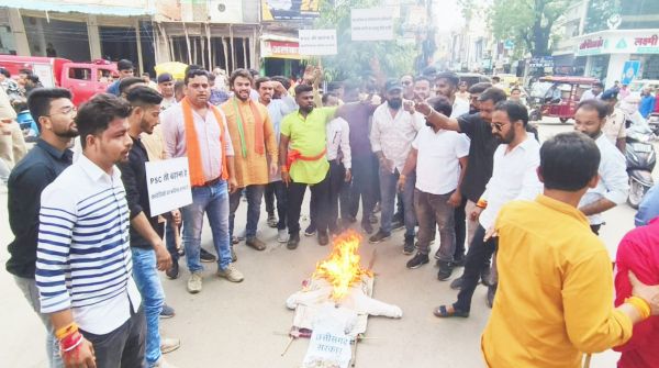 भाजयुमो ने शवयात्रा निकालकर किया प्रदर्शन